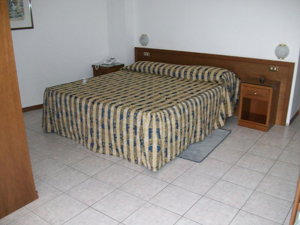 Hotel Santorotto Di Fabio Terrosi Синалунга Номер фото